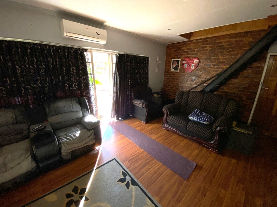 8 Bedroom Property for Sale in Baillie Park North West
